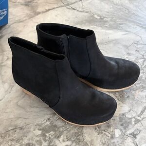 Dansko Black Maria Milled Nubuck Leather Ankle Boots - size 39
